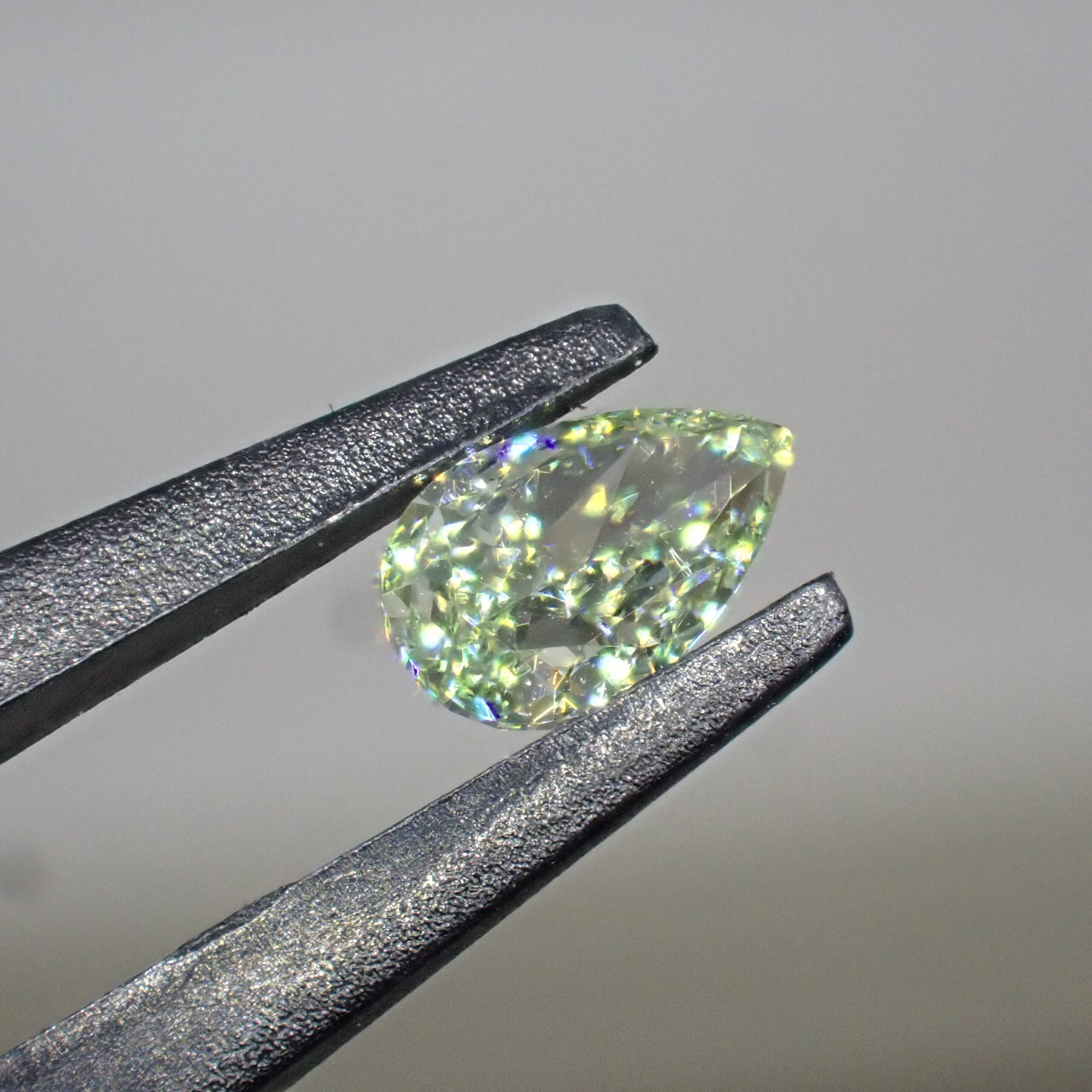 希少なグリーンダイヤ☆Fancy Yellowish Green（VS-1） 0.301ct | 宝石 