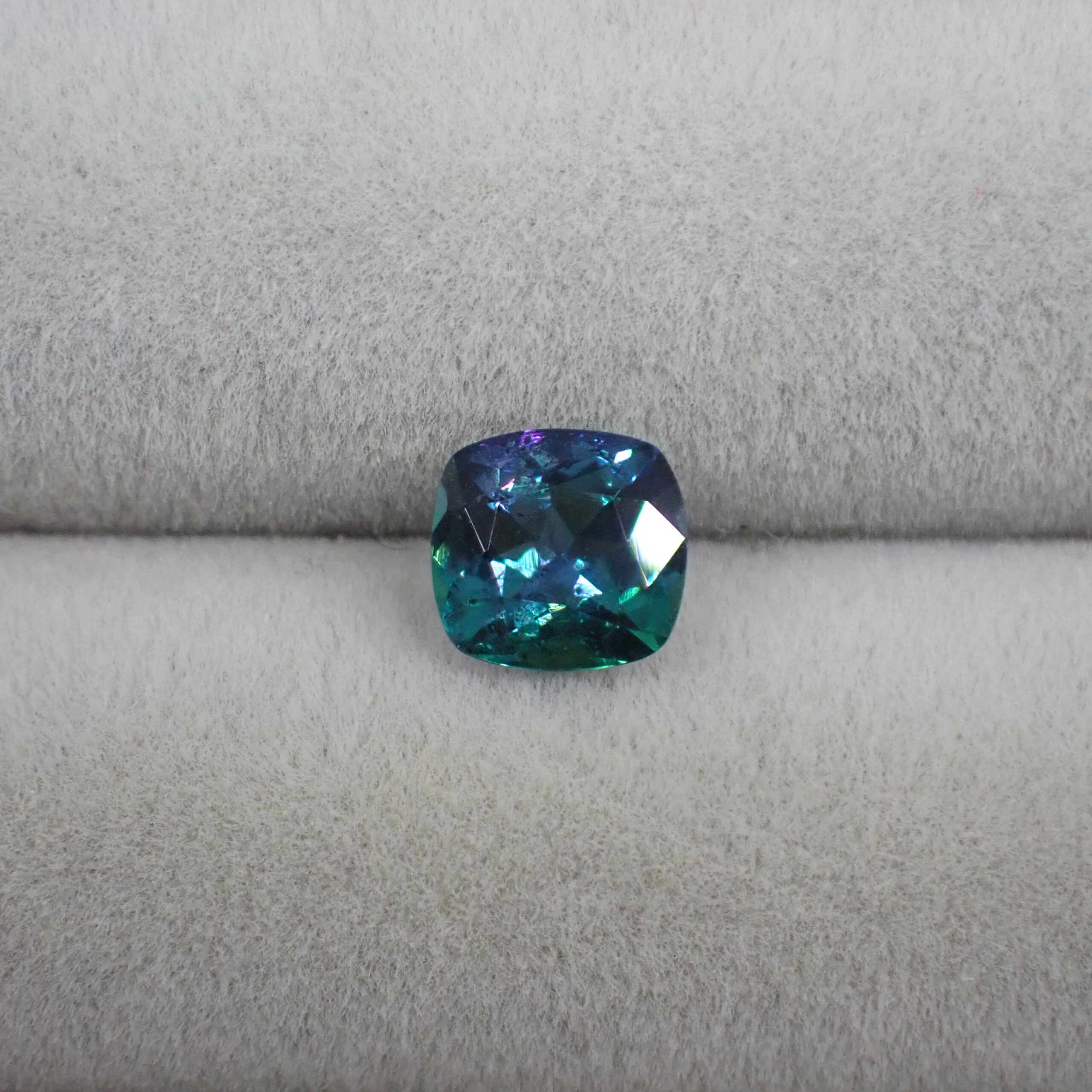深いブルー×ブルーグリーン☆美しいコーネルピン 0.642ct | 宝石つむり