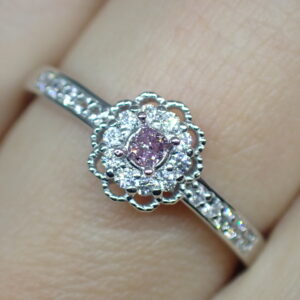 濃くて美しいFancy Intense Purple Pink 0.046ct | 宝石つむり