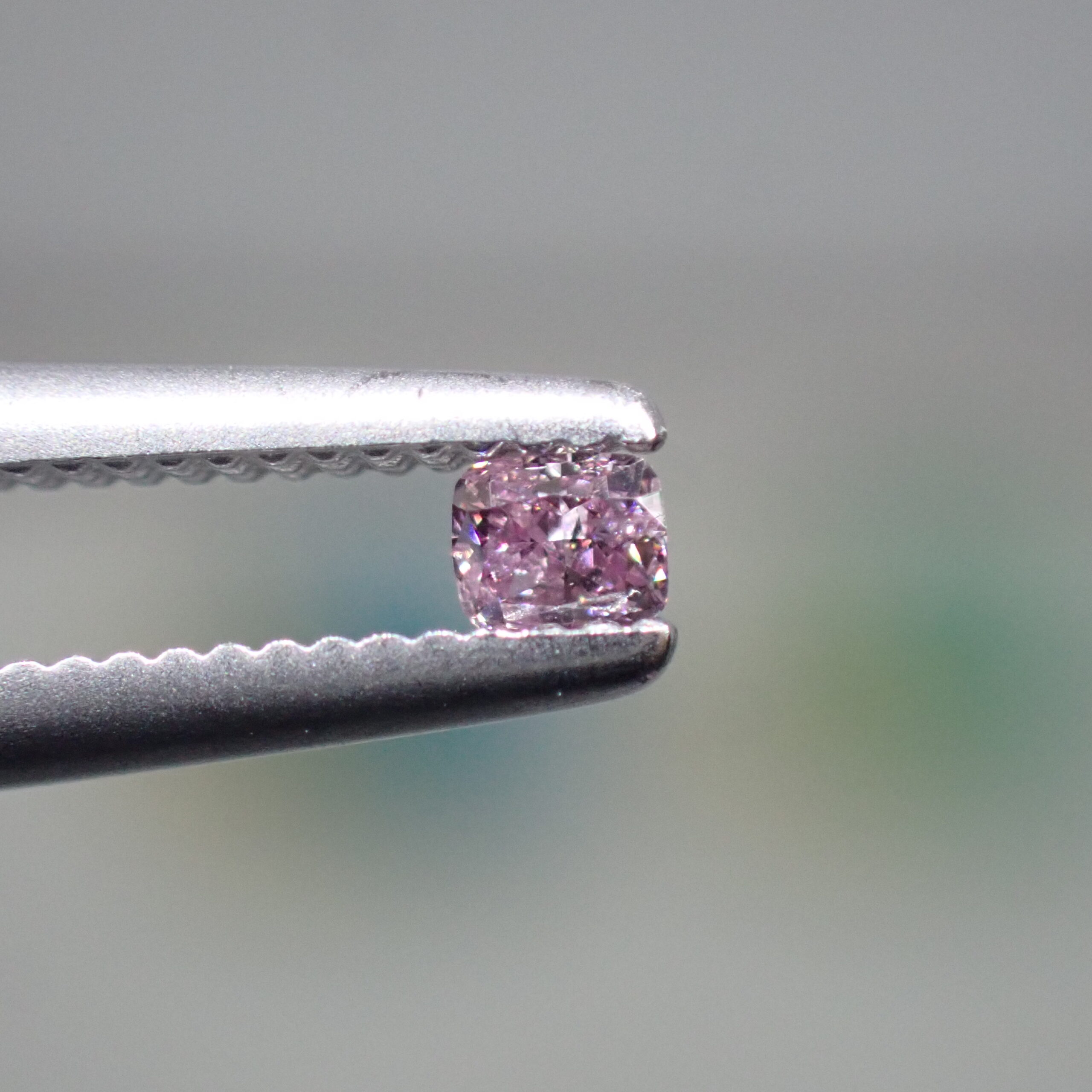 濃くて美しいFancy Intense Purple Pink 0.046ct | 宝石つむり