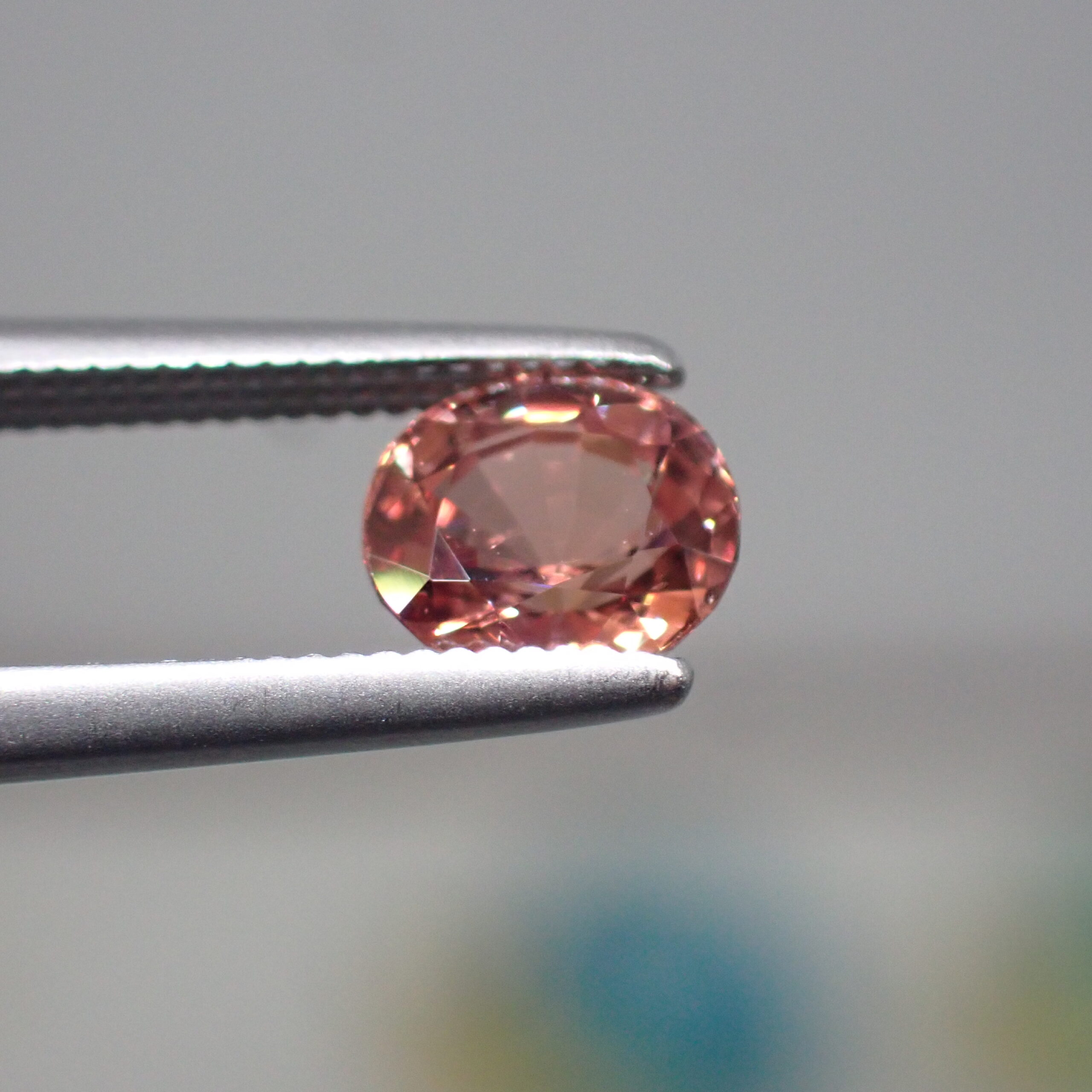 輝き◎濃くてシックなオレンジピンクのパパラチアサファイア 0.77ct 