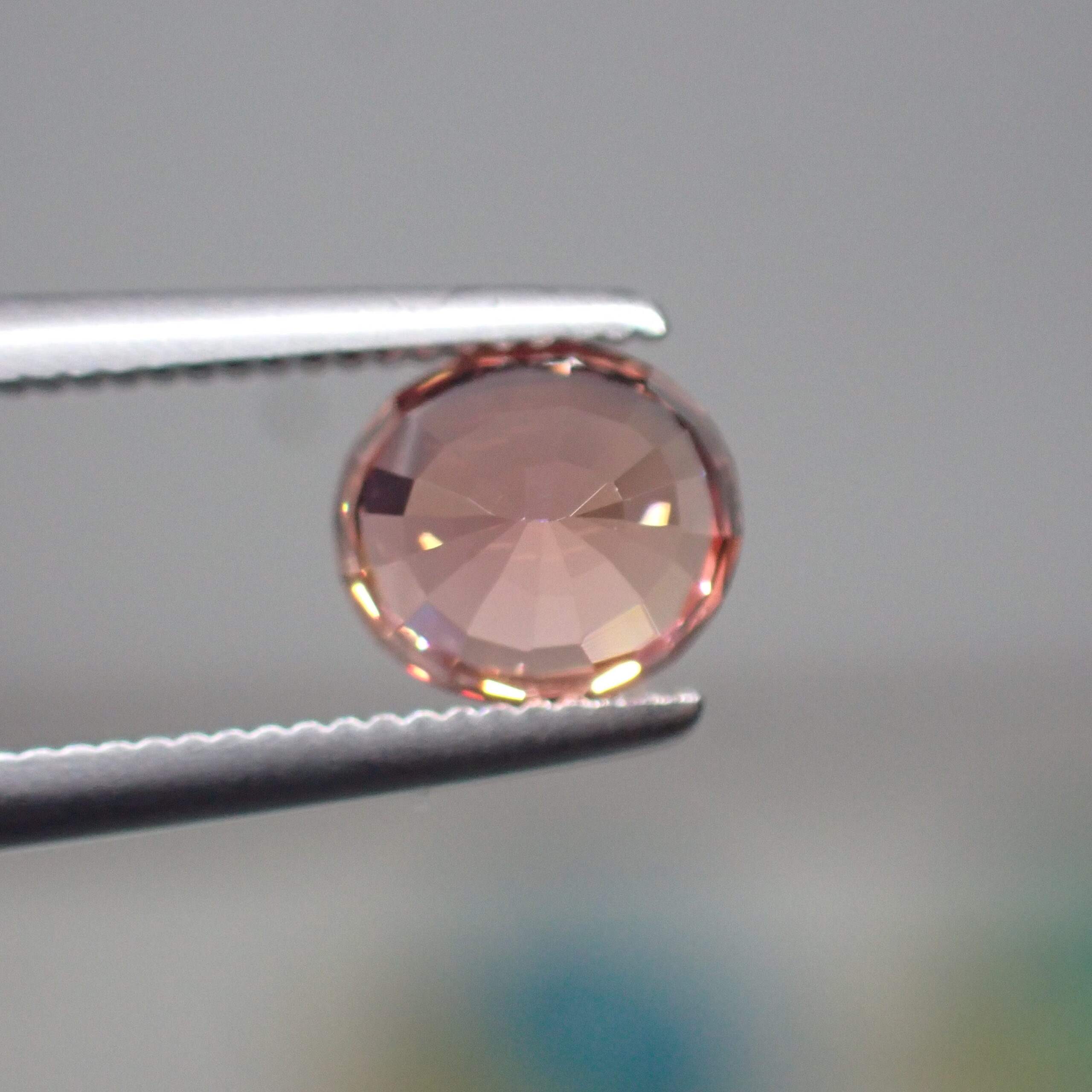 輝き◎濃くてシックなオレンジピンクのパパラチアサファイア 0.77ct 