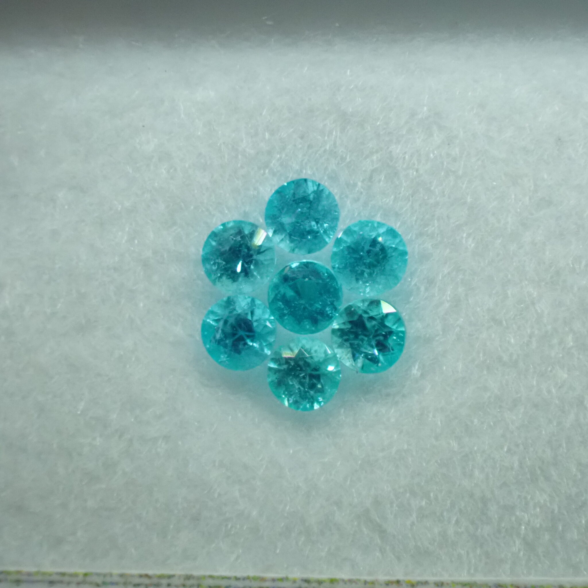 ジュエリー加工にもオススメ☆ネオンカラーのパライバトルマリン 7pcセット 0.114ct | 宝石つむり