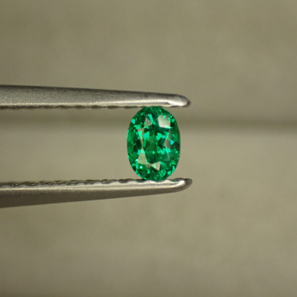 鮮烈ネオングリーン！美しいツァボライト 0.181ct