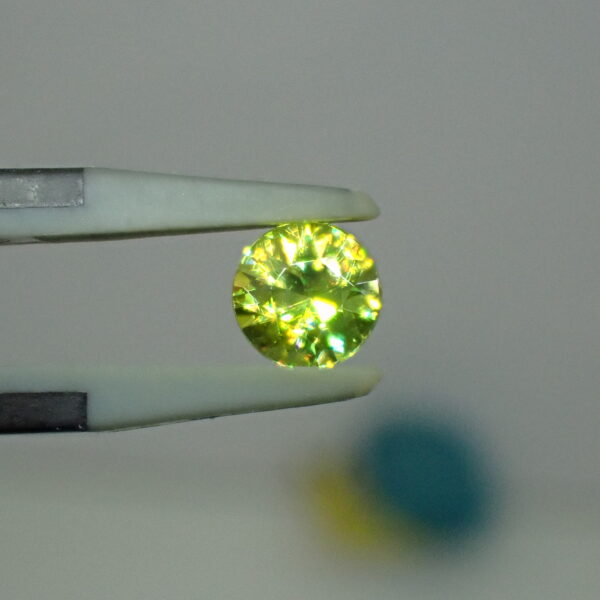 まばゆいファイア☆グリーン系スフェーン 0.707ct