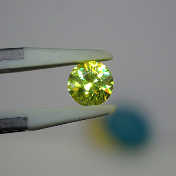 魅惑のイエローグリーン☆カラフルファイアのスフェーン 0.699ct