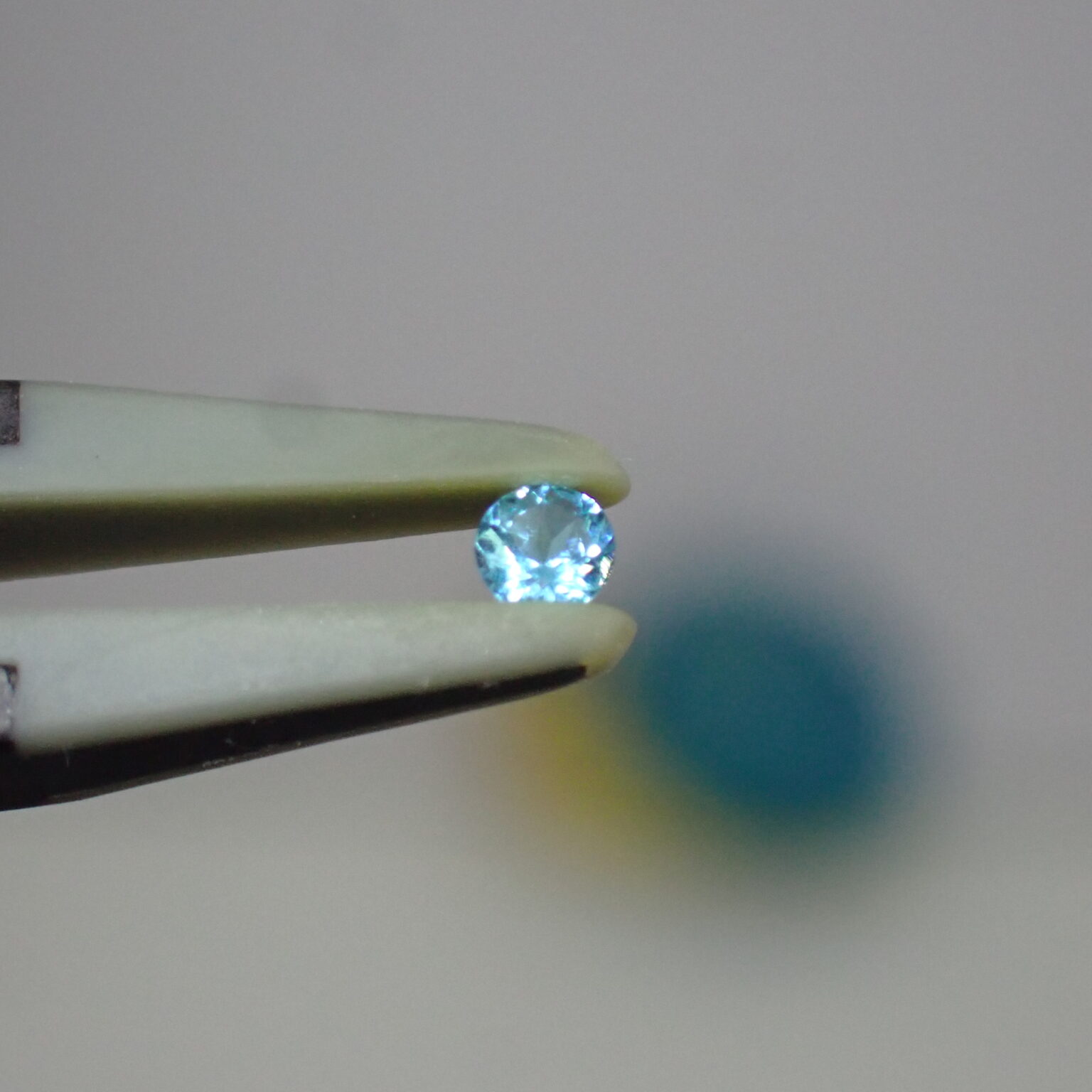 鮮やかな濃い水色☆透明度 輝きも楽しめるバターリャ産パライバトルマリン 0.059ct | 宝石つむり