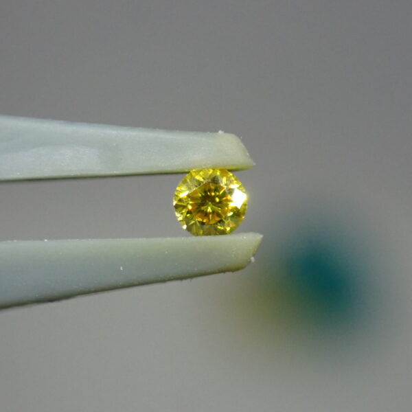 まばゆく弾ける彩度と輝き☆Fancy Vivid Yellow ダイヤモンド 0.052ct（中央宝石研究所ソーティング付）