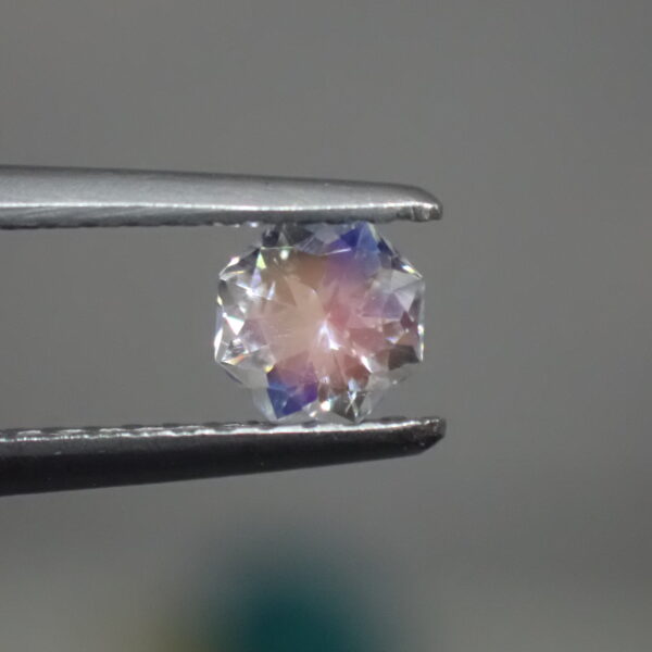3兆円カット！？ カラフルラブラドレッセンス✫ラブラドライト 0.281ct
