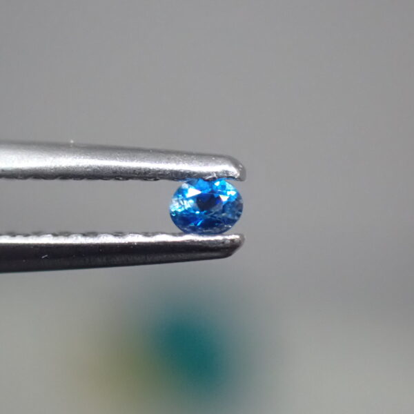 鮮烈なネオンブルーが輝く☆ジンバブエ産ユークレース 0.028ct