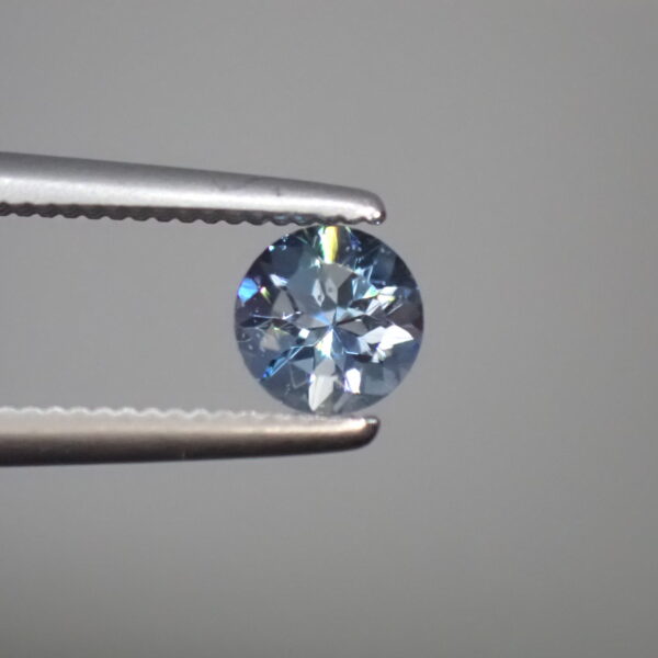 多色性＆濃い海のようなブルー アフリカ産アクアマリン 0.227ct