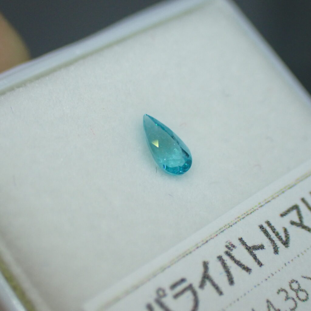 透明感とネオンが共演する、ブラジル産パライバトルマリン 0.114ct | 宝石つむり