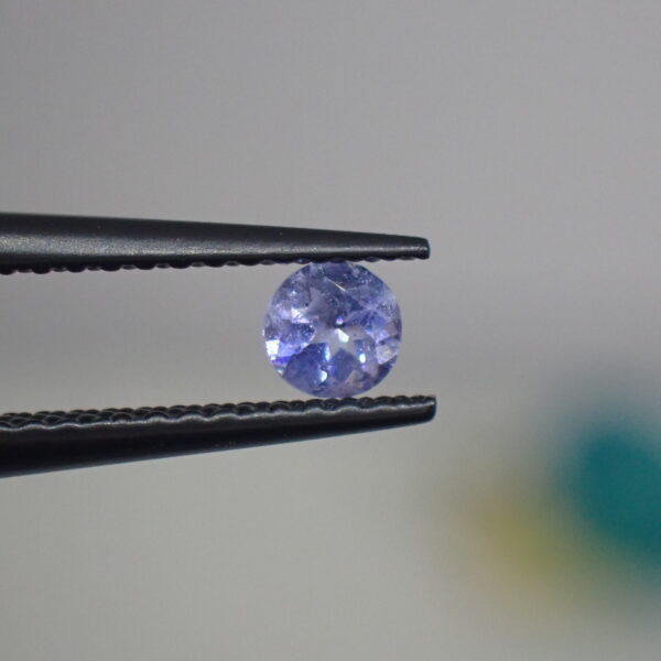 夜空を閉じ込めたようなヴァイオレットブルー☆レアストーンのデュモルチェライト 0.158ct