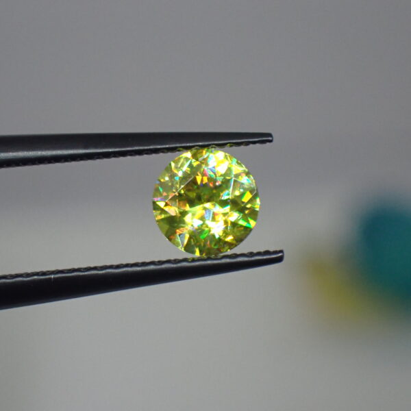 魅惑のイエローグリーン☆カラフルファイアのスフェーン 0.576ct