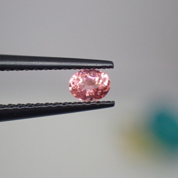 ネオン感、透明度◎オレンジピンク☆レアストーンのヴェイリネナイト 0.141ct
