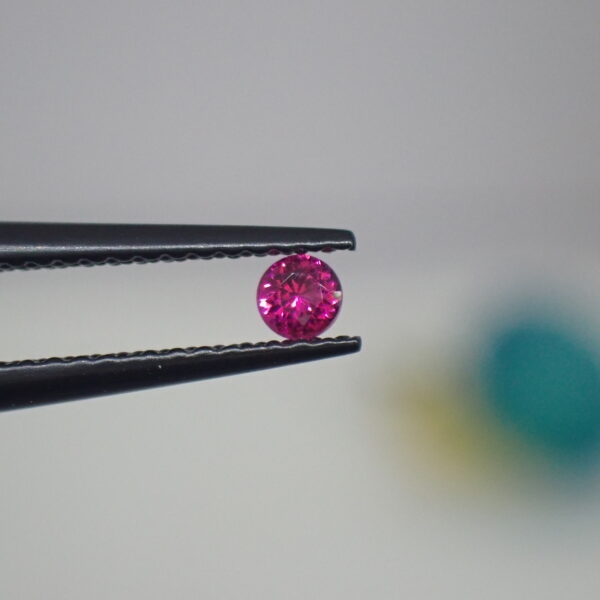GIA鑑別書付き☆強く美しく輝くノンオイルレッドベリル 0.06ct
