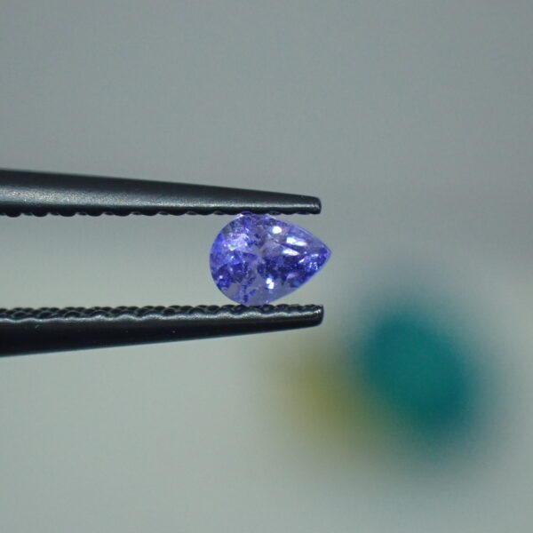 夜空を閉じ込めたような濃いヴァイオレットブルー☆レアストーンのデュモルチェライト 0.144ct