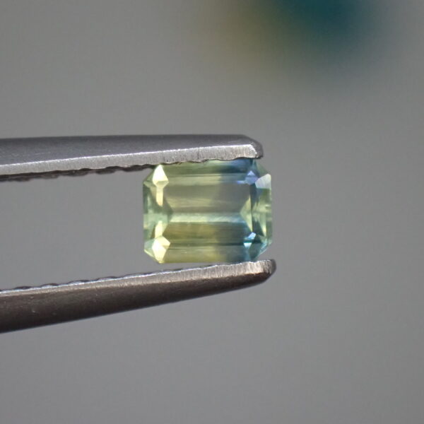 海を照らす月のような輝き☆バイカラーサファイア 0.279ct