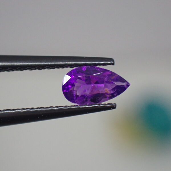 Vividパープル to ヴァイオレット☆輝きも楽しめるハックマナイト 0.215ct