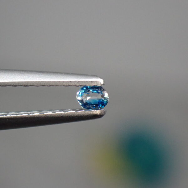 珍しいバイカラー☆ジンバブエ産ユークレース 0.04ct