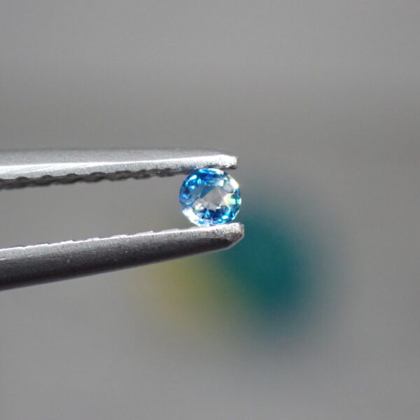 珍しいバイカラー☆ジンバブエ産ユークレース 0.034ct
