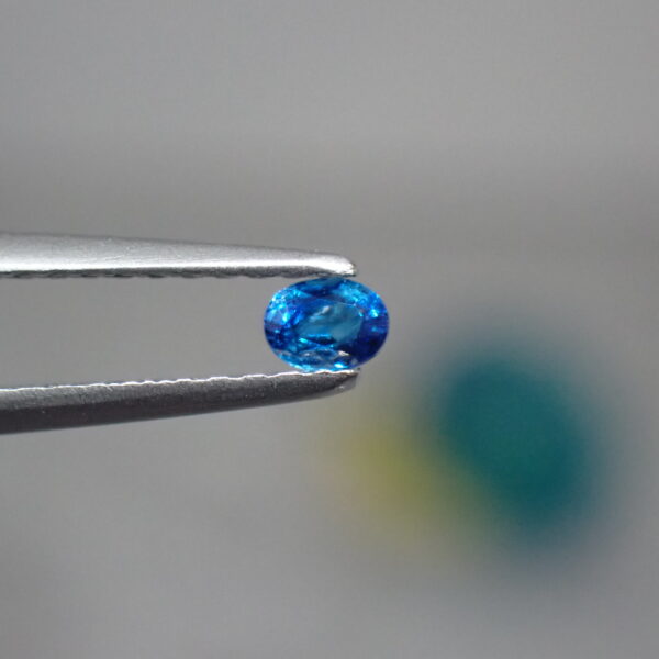 鮮烈なネオンブルーが輝く☆ジンバブエ産ユークレース 0.077ct