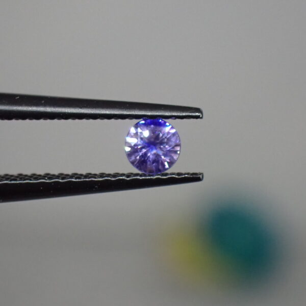 タイ新着ルース Big Bossのヴァイオレットカラーサファイア 0.179ct