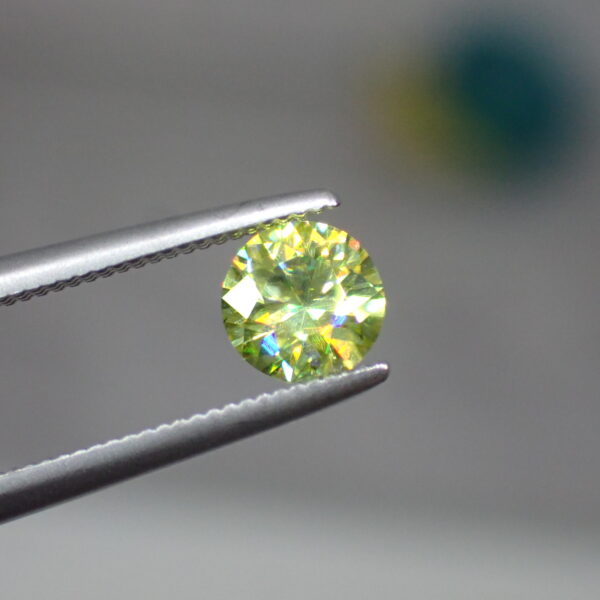タイ新着ルース☆魅惑のイエローグリーン☆カラフルファイアのスフェーン 0.459ct