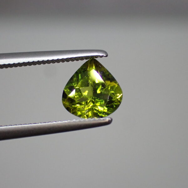 センターグリーンが際立つ☆イエロー＆グリーンのトルマリン 0.831ct