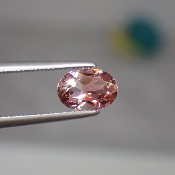 ピンク！？オレンジピンク！？カラーレス！？不思議なバイカラートルマリン 0.738ct