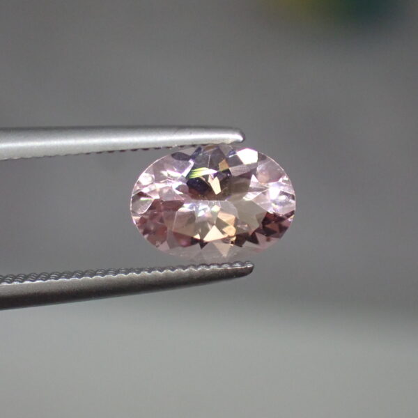 輝きもピンクも楽しめる☆モルガナイト 0.657ct