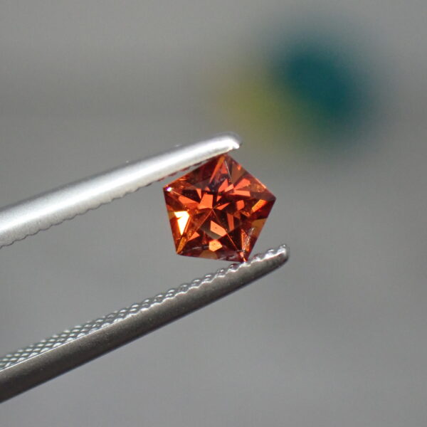 眩い輝き☆赤みを感じるオレンジレッドスピネル 0.259ct