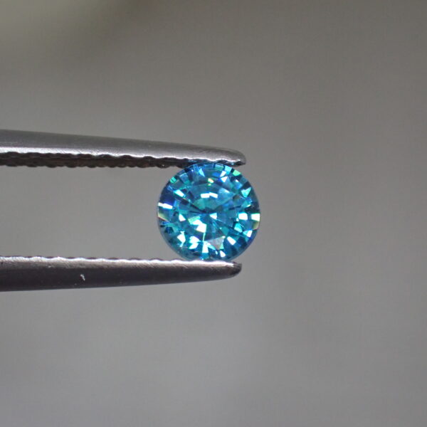 ネオン感◎ファイア◎濃くて美しいブルージルコン 0.491ct