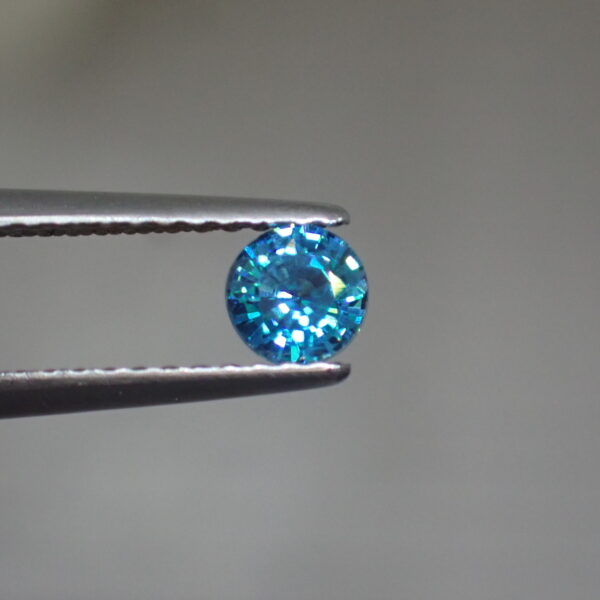 ネオン感◎ファイア◎濃くて美しいブルージルコン 0.466ct