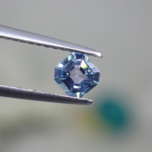 混ざり合うパープル、グリニッシュブルー☆キラキラ輝くコーネルピン 0.312ct