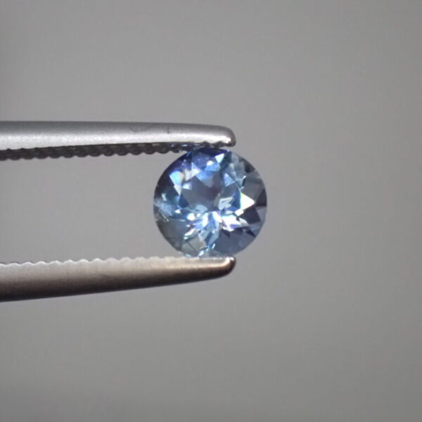＜ｻﾝﾁｮさんｶｯﾄ＞多色性◎アクアマリン 0.198ct