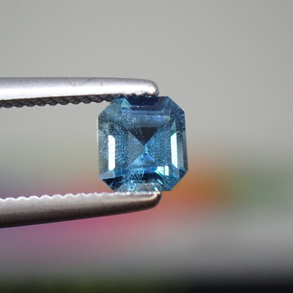 強い輝き☆ジュエリー加工にもオススメのブルーサファーリン 0.298ct