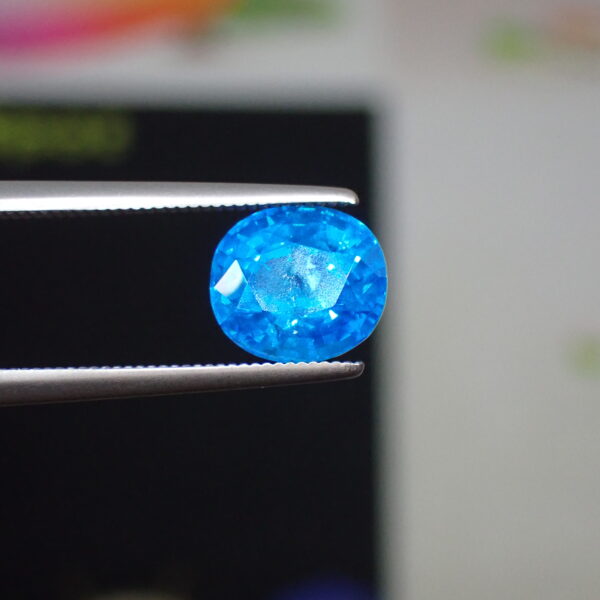 海の泡を閉じ込めたような、ネオンブルーの煌めき☆アパタイト 2.023ct