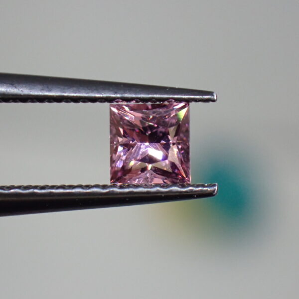赤蛍光＆輝き☆マラヤガーネット（ドラゴンガーネット） 0.393ct