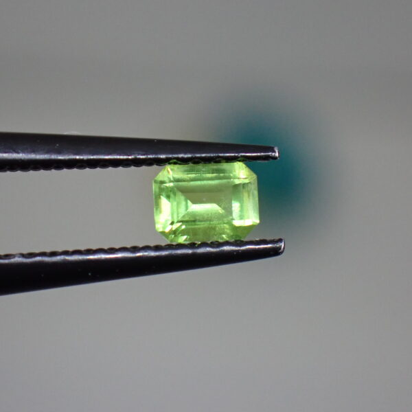 ブルーグリーンのレアカラー☆ジュエリー映えするアフガニスタン産アウイナイト 0.154ct