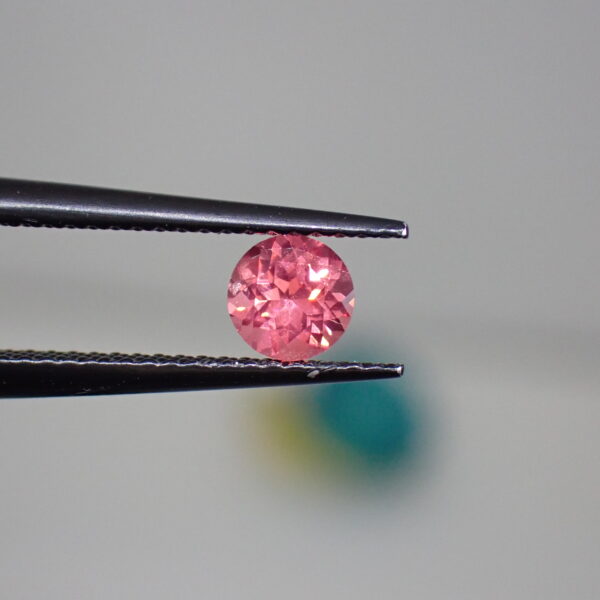 光をまとうオレンジピンク☆華やかに輝くタンザニア産スピネル 0.475ct