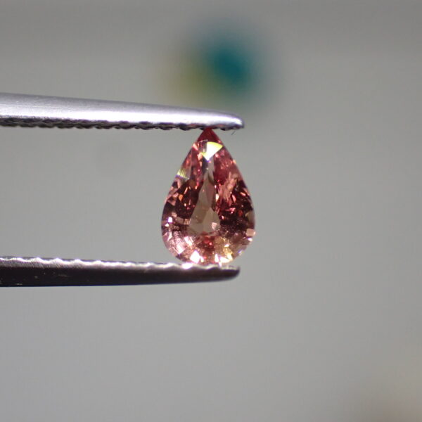 【中宝鑑別書付（通常加熱）】輝き◎赤みも感じるパパラチアサファイア 0.412ct