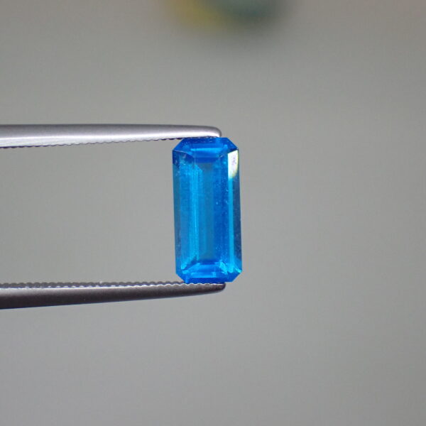 海の泡を閉じ込めたような、ネオンブルーの煌めき☆ブルーアパタイト 1.112ct