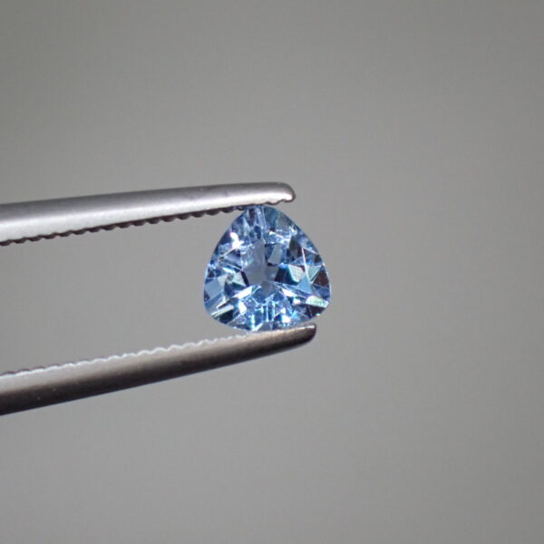 濃い色＆多色性◎サンタマリア鉱山産☆アクアマリン 0.236ct