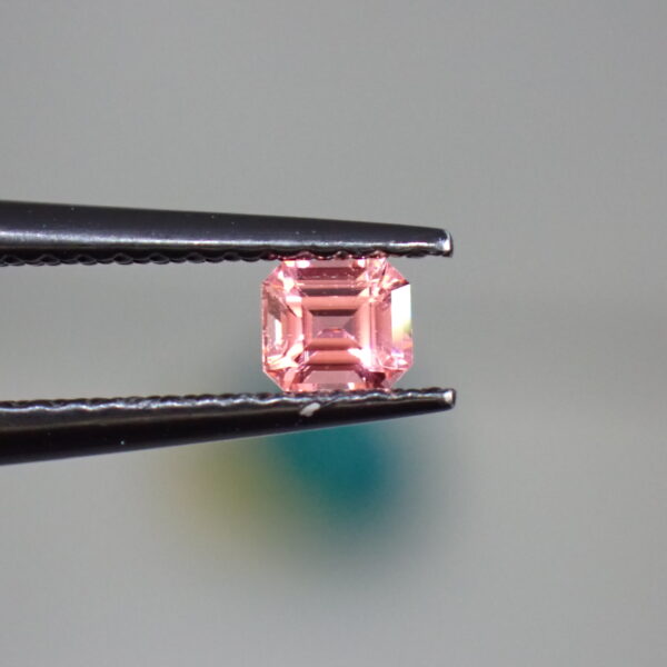 ネオン感、透明度◎強烈なオレンジピンク☆ヴェイリネナイト（ナイジェリア産） 0.207ct