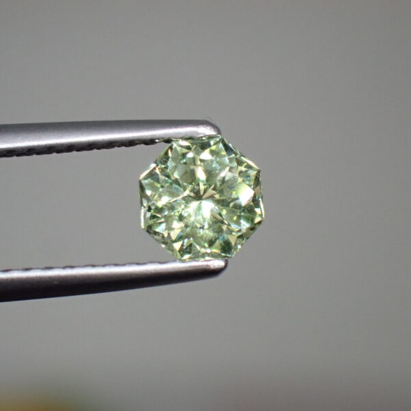 天然石　ミントガーネット 輝き、蛍光◎とても美しいミントガーネット 0.589ct | 宝石つむり
