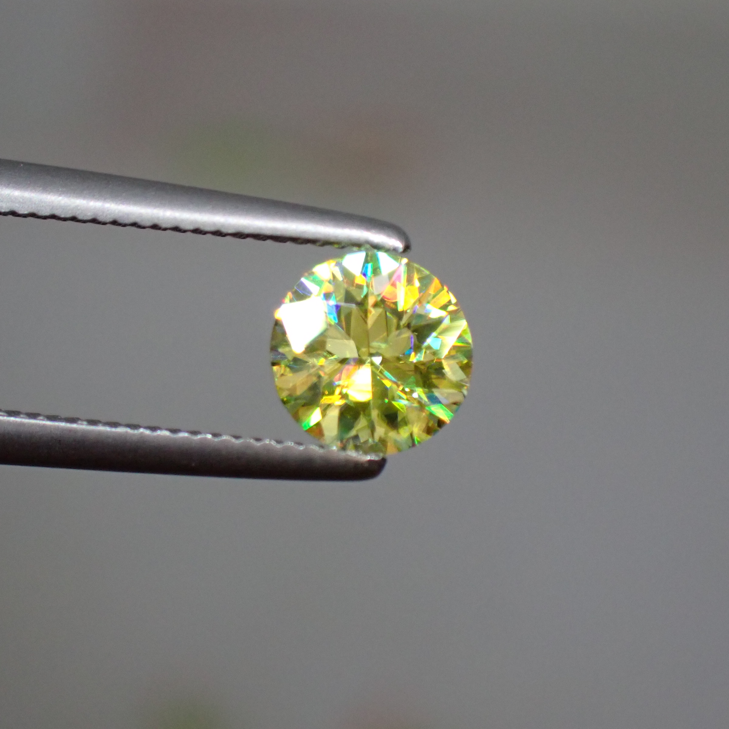 まばゆいファイア☆グリーン系スフェーン 0.359ct