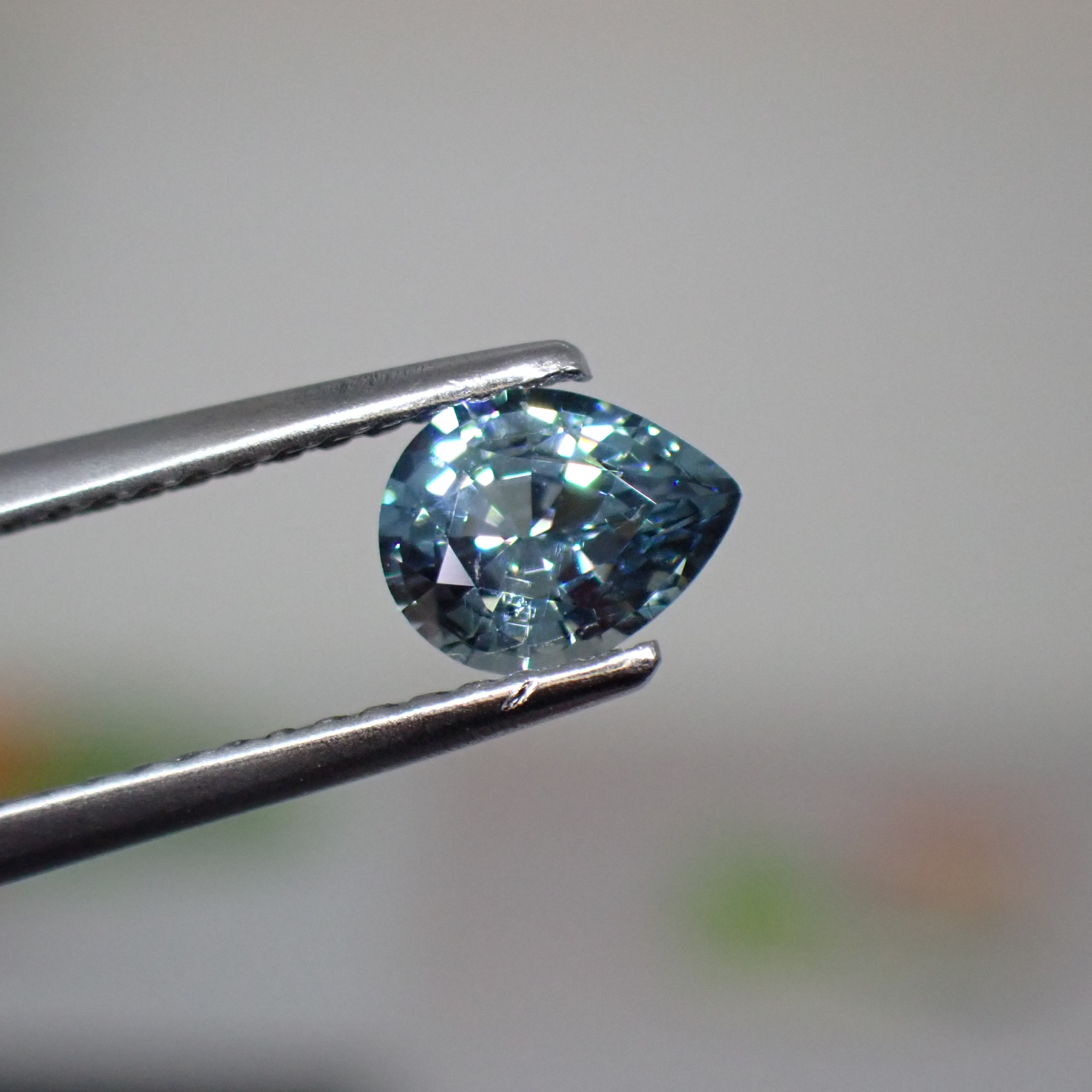 強い輝き☆ジュエリー加工にもオススメのブルーサファーリン 0.59ct