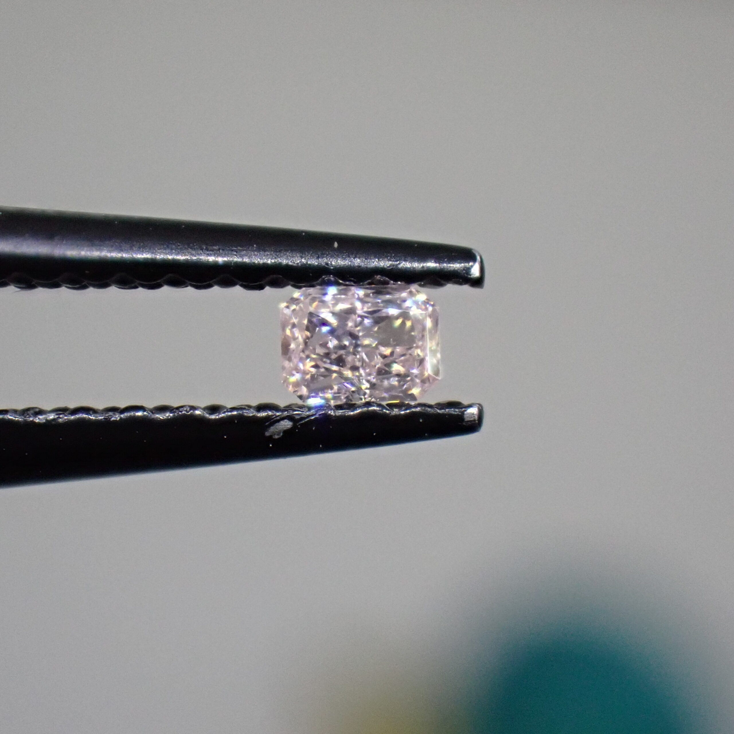 Fancy Light Pink TypeⅡ-A(フォトルミネッセンス分析済) 0.068ct