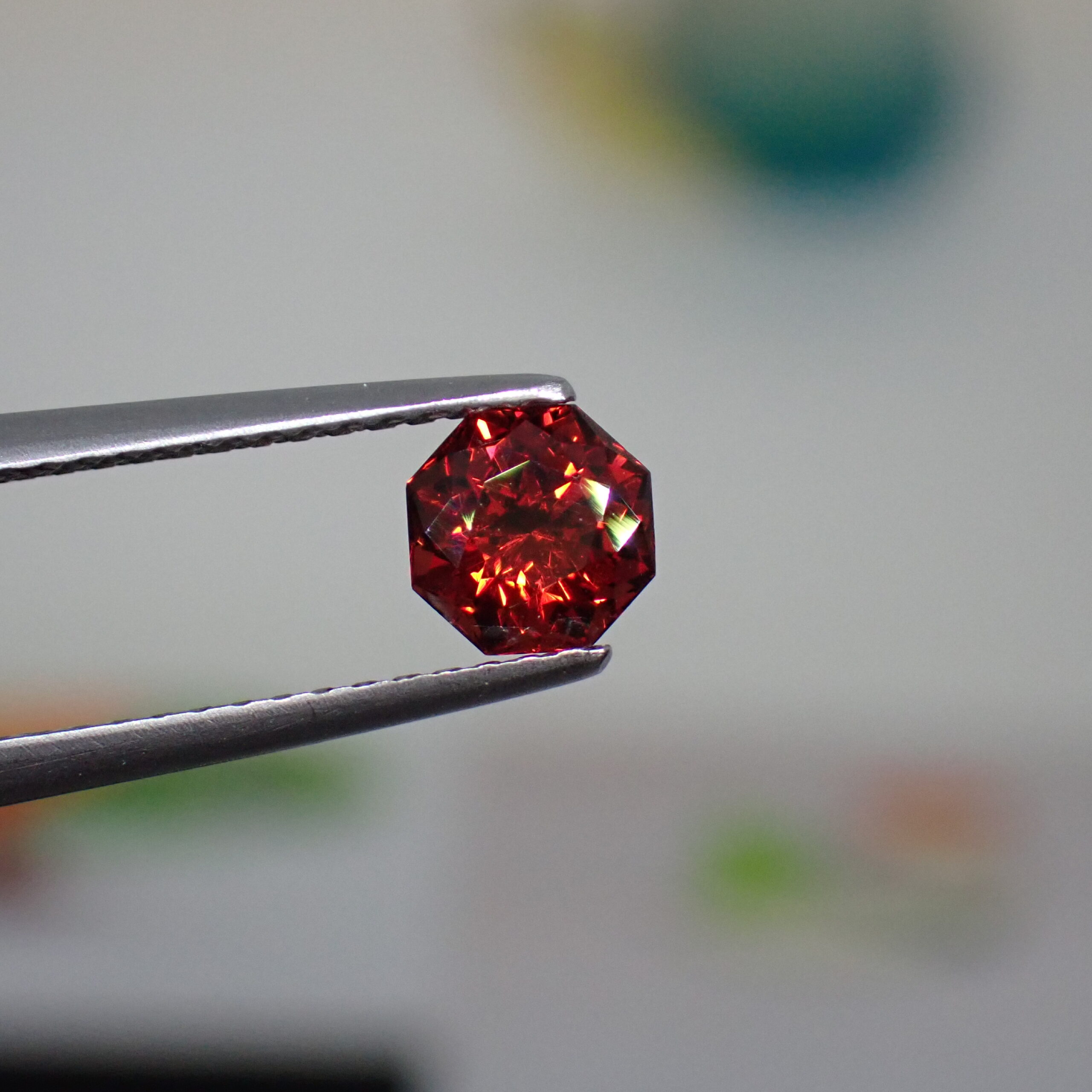 3兆円カット®燃えるようなレッドカラー☆ガーネット 0.707ct